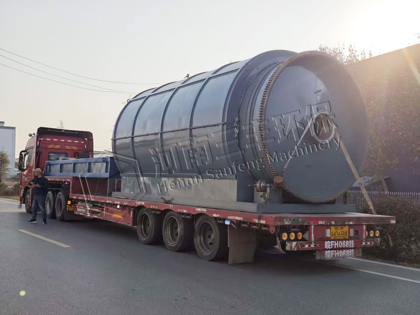 三豐環保-福建省客戶量身定制的固廢熱解煉油設備發貨